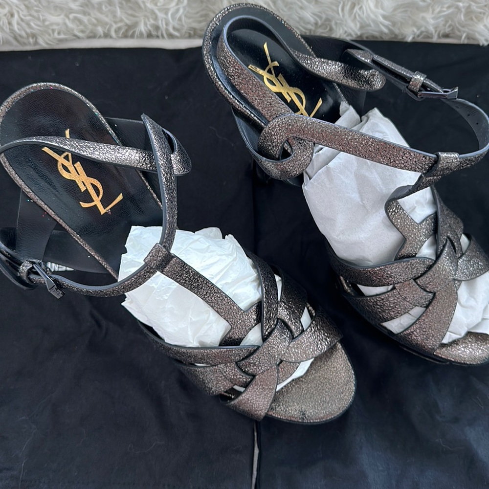 Beautiful YSL comfort collection on shiny silver. Num 42